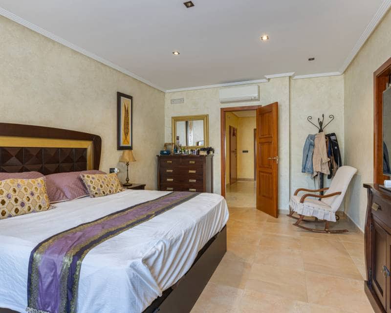 4 bedroom Villa for sale in Los Montesinos with pool - € 750,000 (Ref: 10000606)