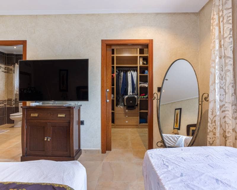 4 bedroom Villa for sale in Los Montesinos with pool - € 750,000 (Ref: 10000606)