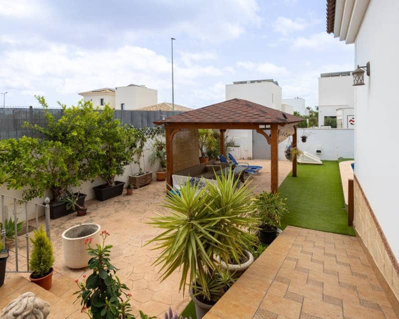 4 bedroom Villa for sale in Los Montesinos with pool - € 750,000 (Ref: 10000606)