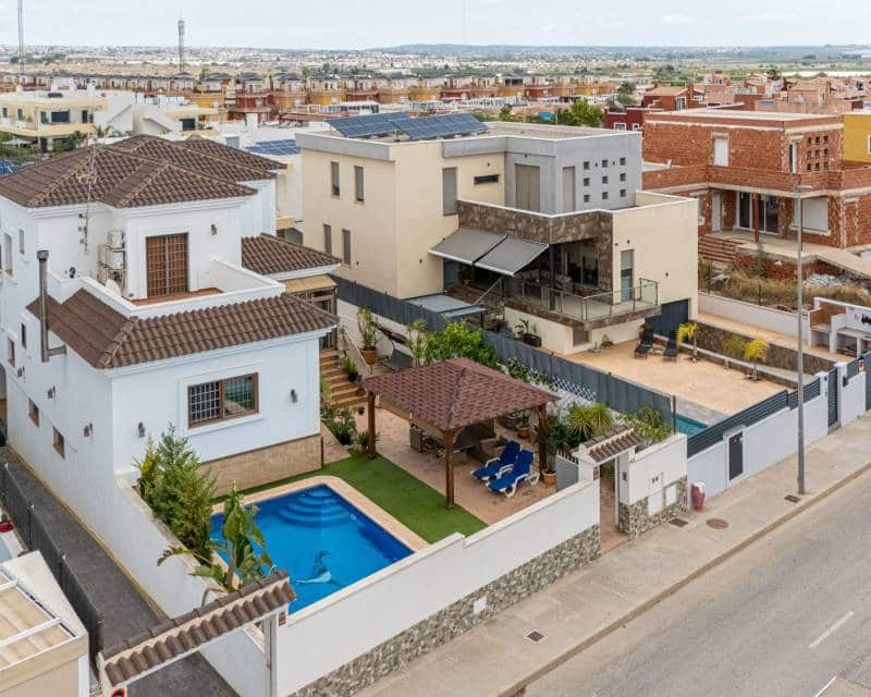 4 bedroom Villa for sale in Los Montesinos with pool - € 750,000 (Ref: 10000606)