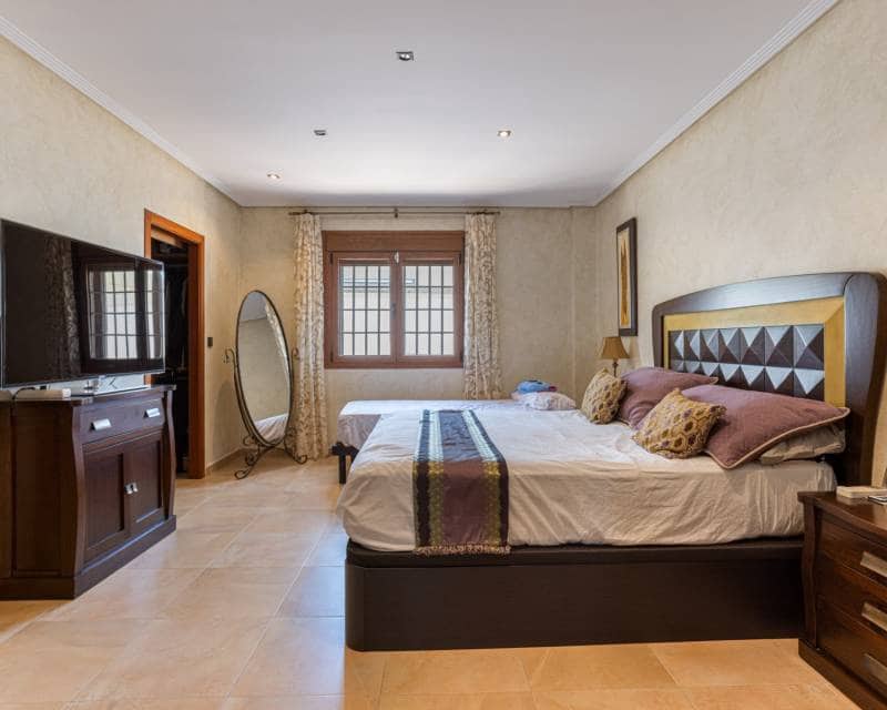 4 bedroom Villa for sale in Los Montesinos with pool - € 750,000 (Ref: 10000606)