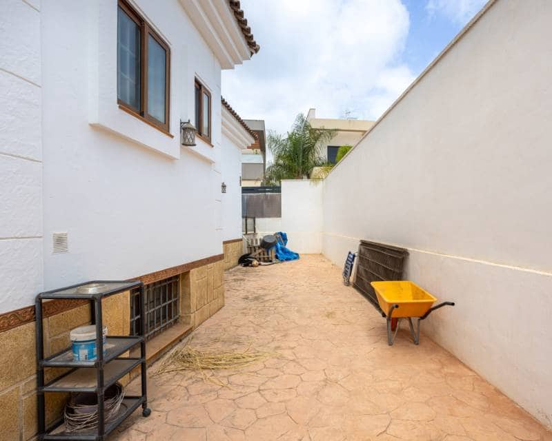 4 bedroom Villa for sale in Los Montesinos with pool - € 750,000 (Ref: 10000606)