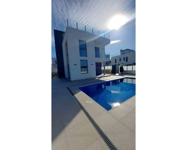 Chalet de 3 habitaciones en Los Balcones en venta con piscina garaje - 650.000 € (Ref: 10000993)