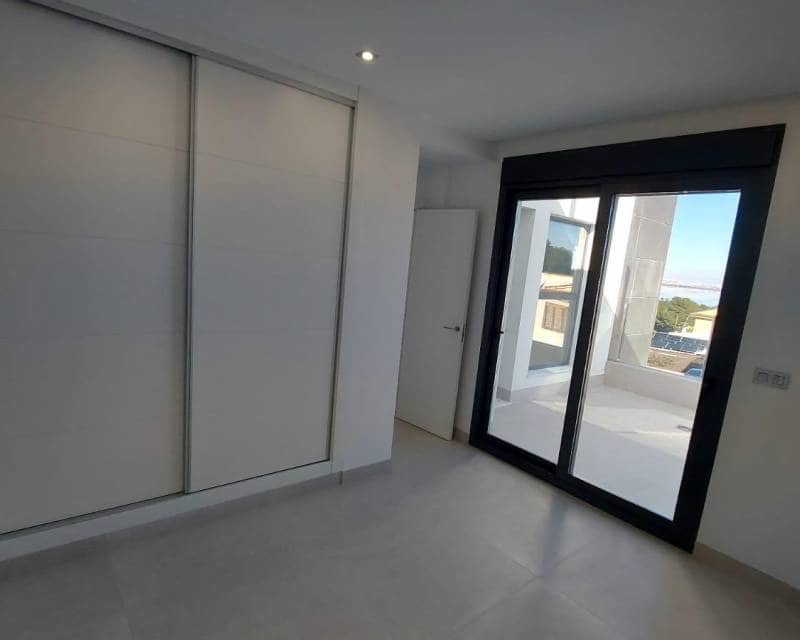 Chalet de 3 habitaciones en Los Balcones en venta con piscina garaje - 650.000 € (Ref: 10000993)