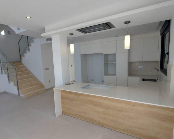 Chalet de 3 habitaciones en Los Balcones en venta con piscina garaje - 650.000 € (Ref: 10000993)