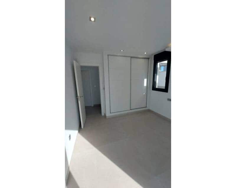 Chalet de 3 habitaciones en Los Balcones en venta con piscina garaje - 650.000 € (Ref: 10000993)