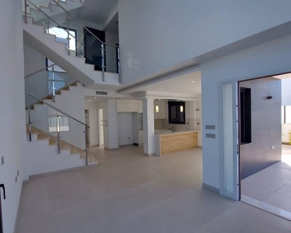 Chalet de 3 habitaciones en Los Balcones en venta con piscina garaje - 650.000 € (Ref: 10000993)