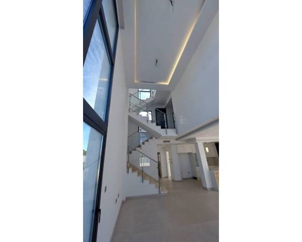 Chalet de 3 habitaciones en Los Balcones en venta con piscina garaje - 650.000 € (Ref: 10000993)