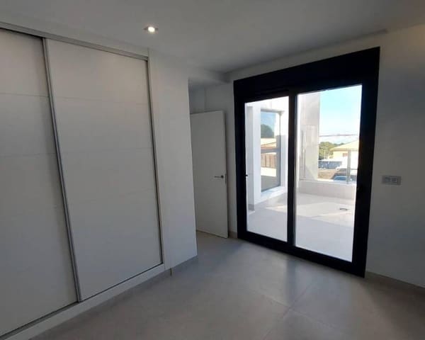 Chalet de 3 habitaciones en Los Balcones en venta con piscina garaje - 650.000 € (Ref: 10000993)
