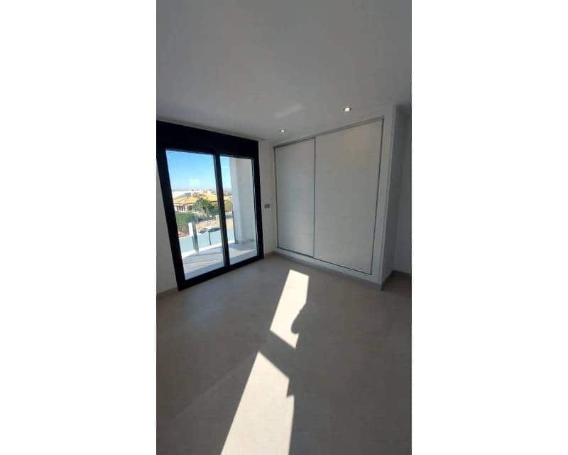 Chalet de 3 habitaciones en Los Balcones en venta con piscina garaje - 650.000 € (Ref: 10000993)