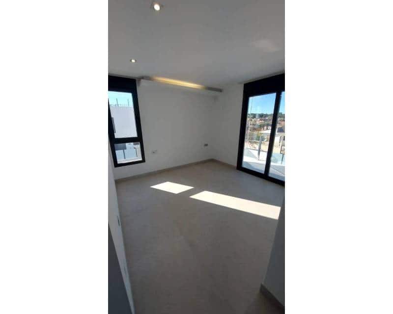 Chalet de 3 habitaciones en Los Balcones en venta con piscina garaje - 650.000 € (Ref: 10000993)
