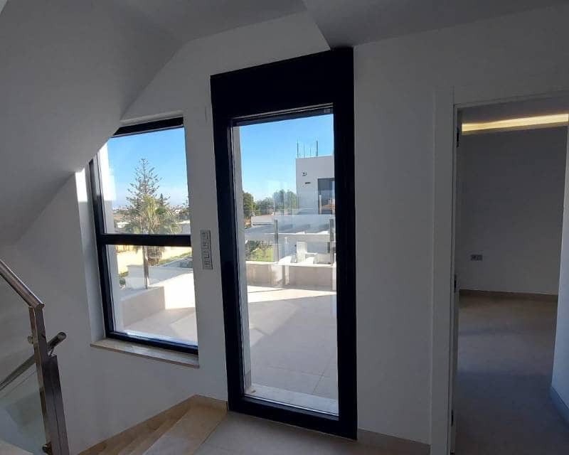 Chalet de 3 habitaciones en Los Balcones en venta con piscina garaje - 650.000 € (Ref: 10000993)