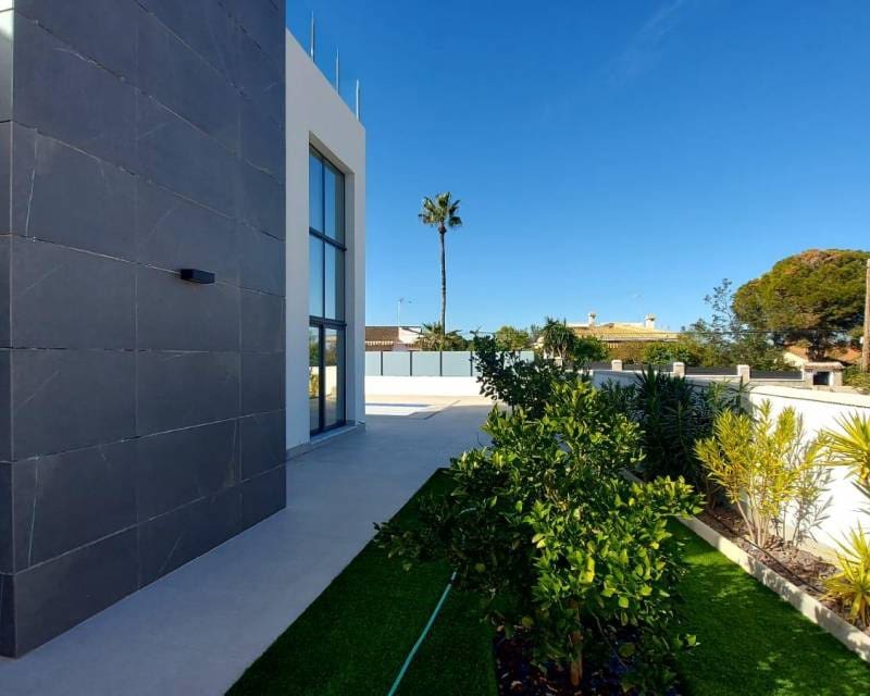 Chalet de 3 habitaciones en Los Balcones en venta con piscina garaje - 650.000 € (Ref: 10000993)
