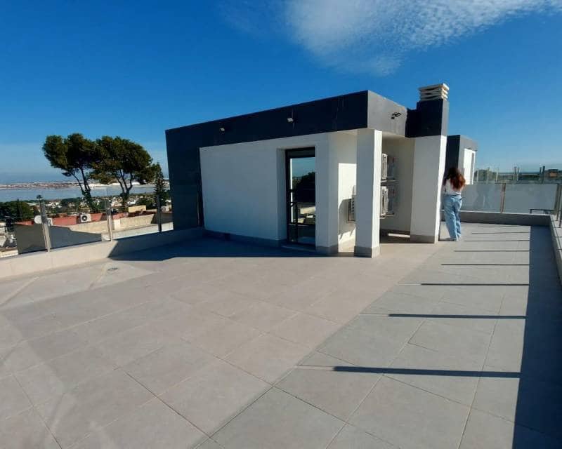 Chalet de 3 habitaciones en Los Balcones en venta con piscina garaje - 650.000 € (Ref: 10000993)