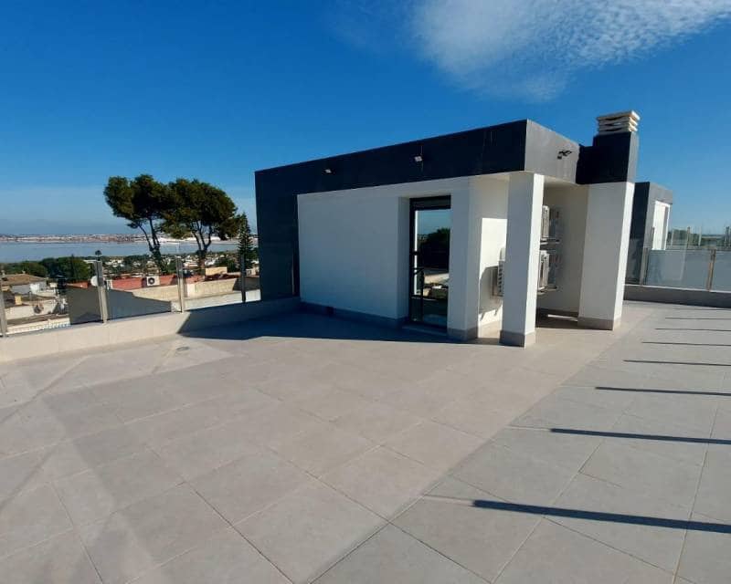Chalet de 3 habitaciones en Los Balcones en venta con piscina garaje - 650.000 € (Ref: 10000993)