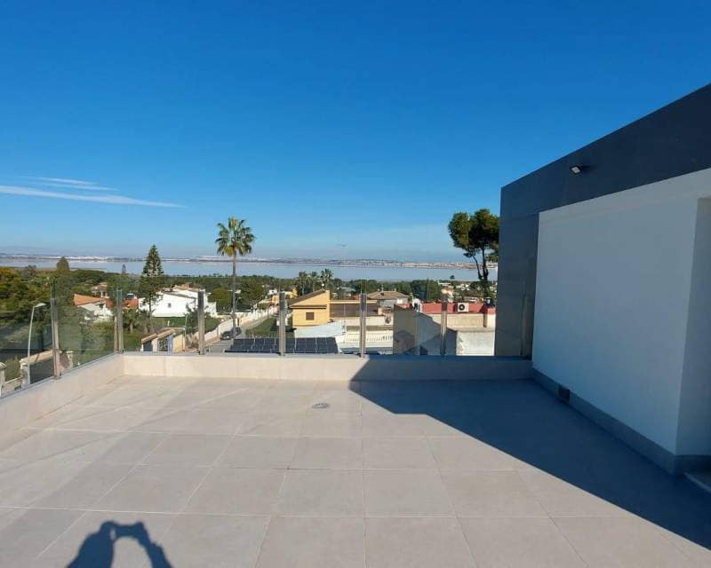 Chalet de 3 habitaciones en Los Balcones en venta con piscina garaje - 650.000 € (Ref: 10000993)