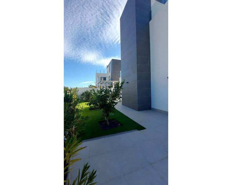 Chalet de 3 habitaciones en Los Balcones en venta con piscina garaje - 650.000 € (Ref: 10000993)