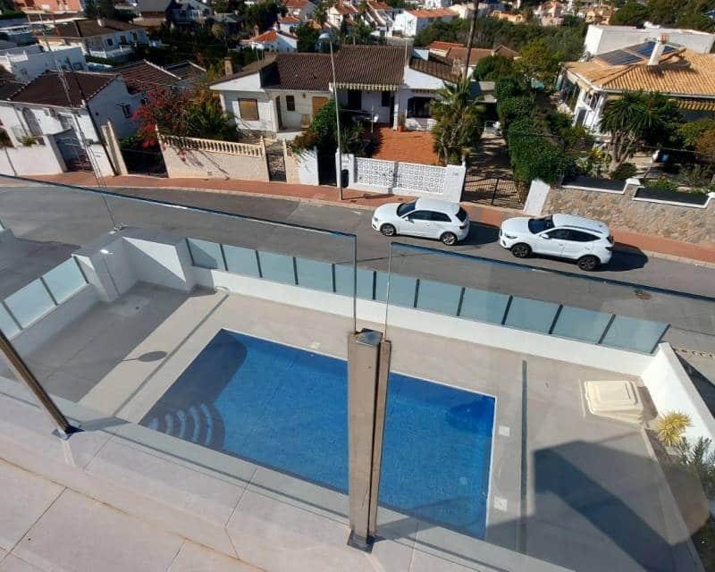 Chalet de 3 habitaciones en Los Balcones en venta con piscina garaje - 650.000 € (Ref: 10000993)