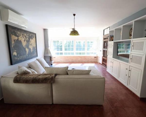 Chalet de 4 habitaciones en Villamartin, Orihuela en venta con garaje - 699.000 € (Ref: 10000994)