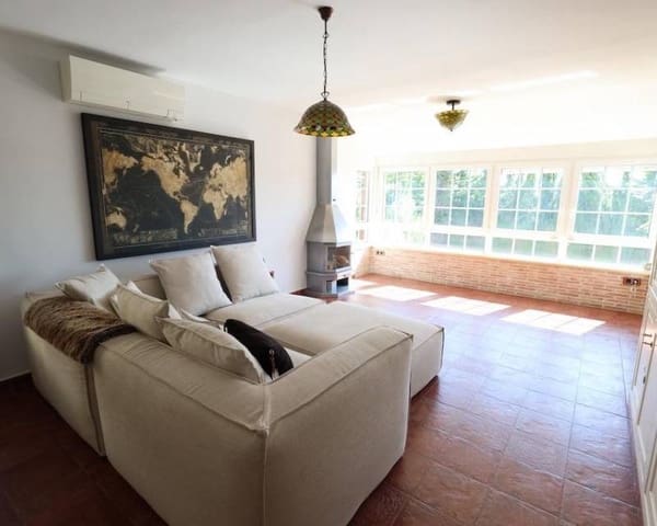 Chalet de 4 habitaciones en Villamartin, Orihuela en venta con garaje - 699.000 € (Ref: 10000994)
