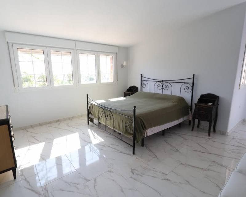 4 soverom Villa til salgs i Villamartin med garasje - € 699 000 (Ref: 10000994)