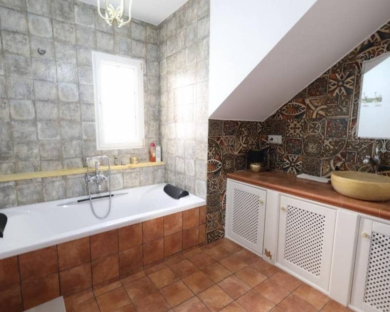 4 soverom Villa til salgs i Villamartin med garasje - € 699 000 (Ref: 10000994)