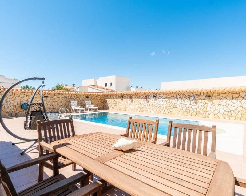 4 Zimmer Villa zu verkaufen in Torrevieja mit Pool - 530.000 € (Ref: 10000996)