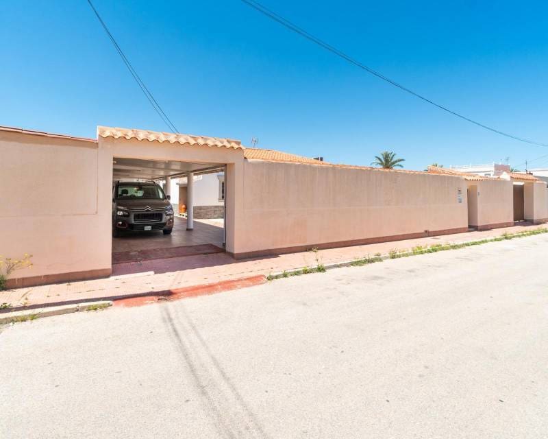 4 Zimmer Villa zu verkaufen in Torrevieja mit Pool - 530.000 € (Ref: 10000996)