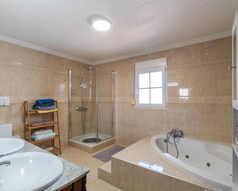 4 Zimmer Villa zu verkaufen in Torrevieja mit Pool - 530.000 € (Ref: 10000996)