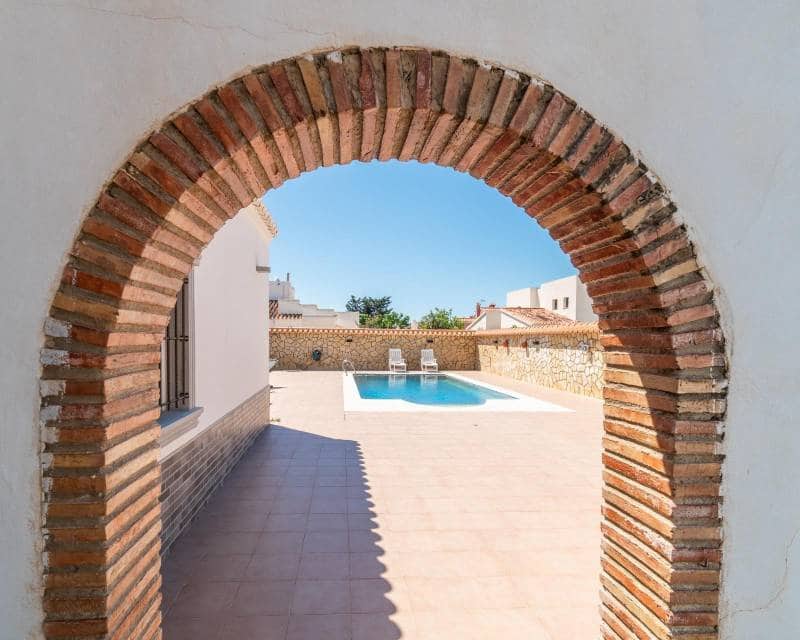 4 Zimmer Villa zu verkaufen in Torrevieja mit Pool - 530.000 € (Ref: 10000996)