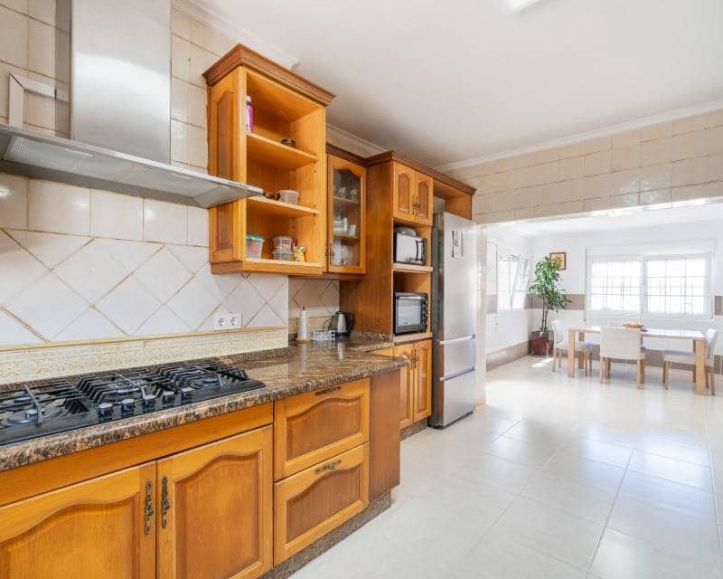 4 Zimmer Villa zu verkaufen in Torrevieja mit Pool - 530.000 € (Ref: 10000996)