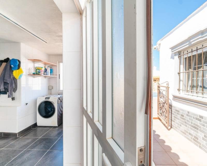 4 Zimmer Villa zu verkaufen in Torrevieja mit Pool - 530.000 € (Ref: 10000996)