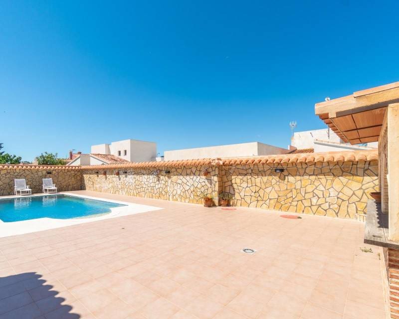 4 Zimmer Villa zu verkaufen in Torrevieja mit Pool - 530.000 € (Ref: 10000996)