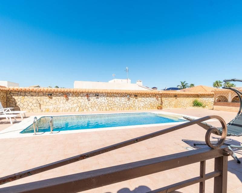 4 Zimmer Villa zu verkaufen in Torrevieja mit Pool - 530.000 € (Ref: 10000996)