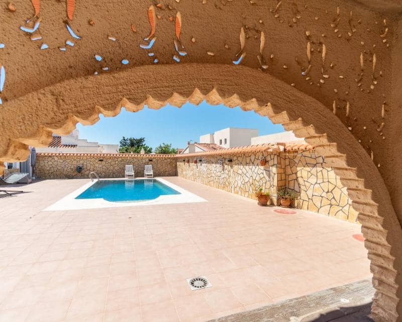 4 Zimmer Villa zu verkaufen in Torrevieja mit Pool - 530.000 € (Ref: 10000996)