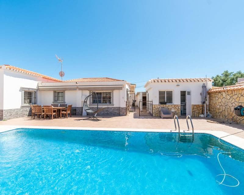 4 Zimmer Villa zu verkaufen in Torrevieja mit Pool - 530.000 € (Ref: 10000996)