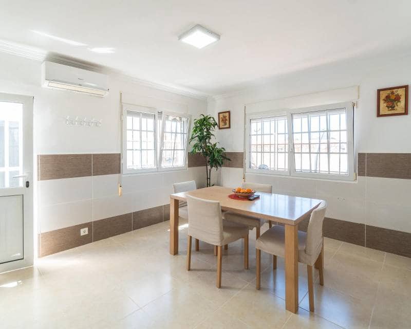 4 Zimmer Villa zu verkaufen in Torrevieja mit Pool - 530.000 € (Ref: 10000996)
