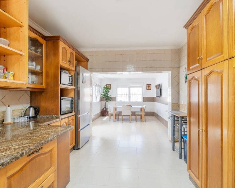 4 Zimmer Villa zu verkaufen in Torrevieja mit Pool - 530.000 € (Ref: 10000996)