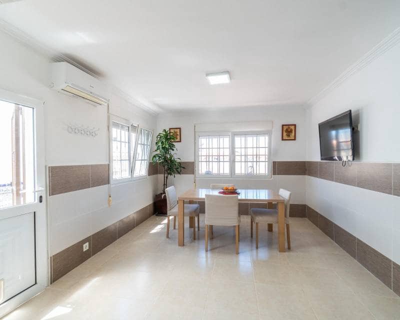 4 Zimmer Villa zu verkaufen in Torrevieja mit Pool - 530.000 € (Ref: 10000996)