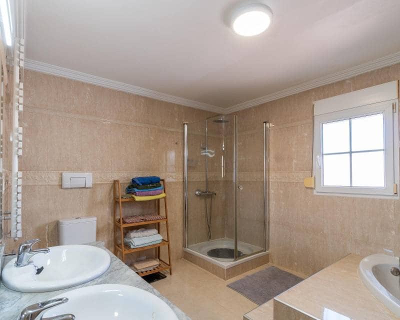4 Zimmer Villa zu verkaufen in Torrevieja mit Pool - 530.000 € (Ref: 10000996)