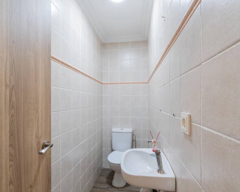 4 Zimmer Villa zu verkaufen in Torrevieja mit Pool - 530.000 € (Ref: 10000996)