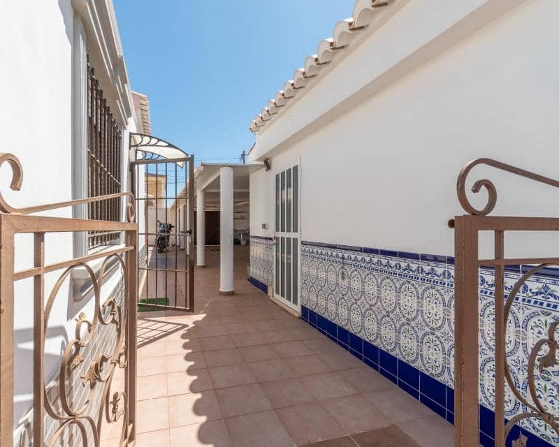 4 Zimmer Villa zu verkaufen in Torrevieja mit Pool - 530.000 € (Ref: 10000996)