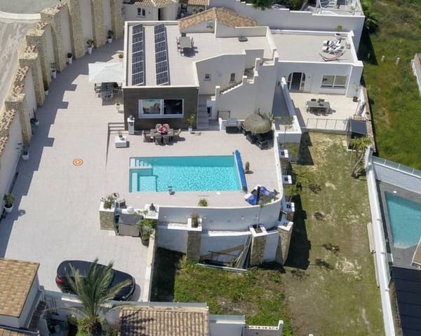 6 sypialnia Willa na sprzedaż w Ciudad Quesada, Rojales z basenem garażem - 685 000 € (Ref: 10001190)
