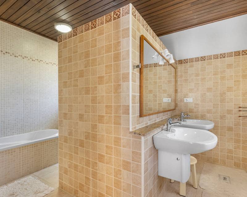 5 quarto Moradia para venda em Filipinas com garagem - 599 900 € (Ref: 10001191)