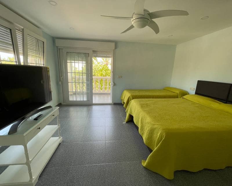 Chalet de 8 habitaciones en Cabo Roig en venta con piscina - 1.490.000 € (Ref: 10001192)