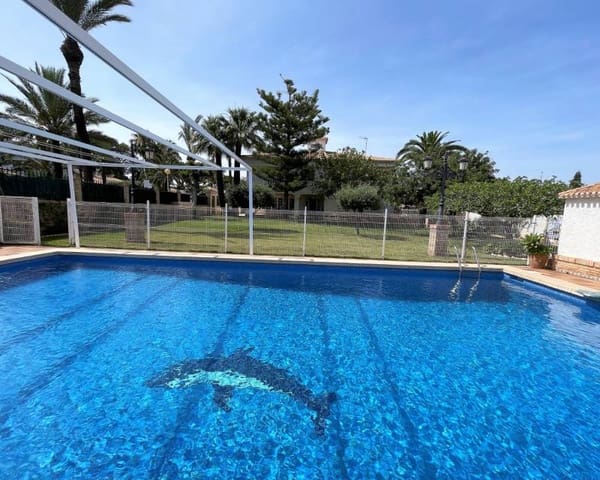 Chalet de 8 habitaciones en Cabo Roig, Orihuela en venta con piscina - 1.490.000 € (Ref: 10001192)