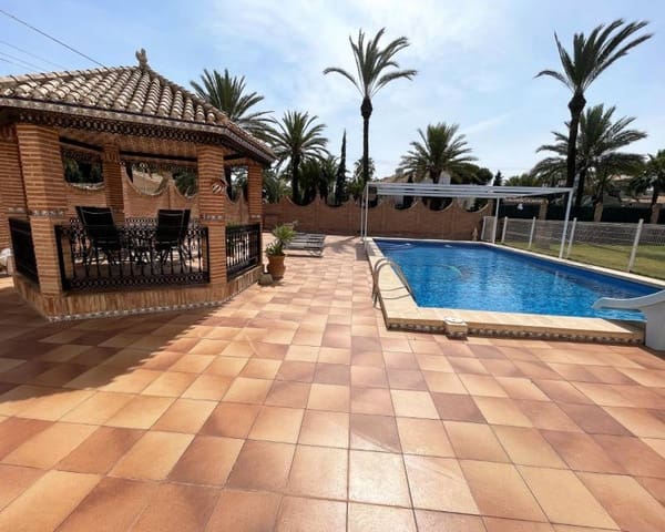 Chalet de 8 habitaciones en Cabo Roig, Orihuela en venta con piscina - 1.490.000 € (Ref: 10001192)