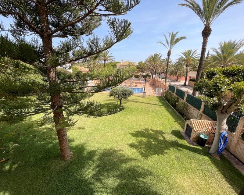 Chalet de 8 habitaciones en Cabo Roig en venta con piscina - 1.490.000 € (Ref: 10001192)