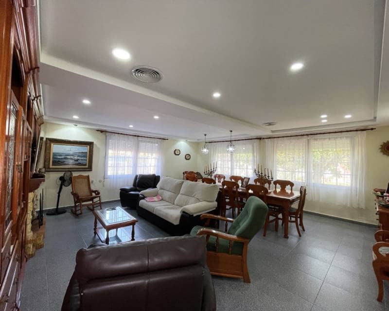 Chalet de 8 habitaciones en Cabo Roig en venta con piscina - 1.490.000 € (Ref: 10001192)