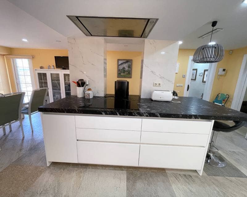 Chalet de 8 habitaciones en Cabo Roig en venta con piscina - 1.490.000 € (Ref: 10001192)